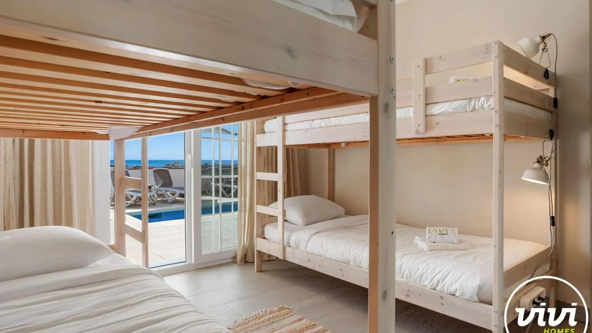 Vivi Homes - Villa Tamarindos Михас